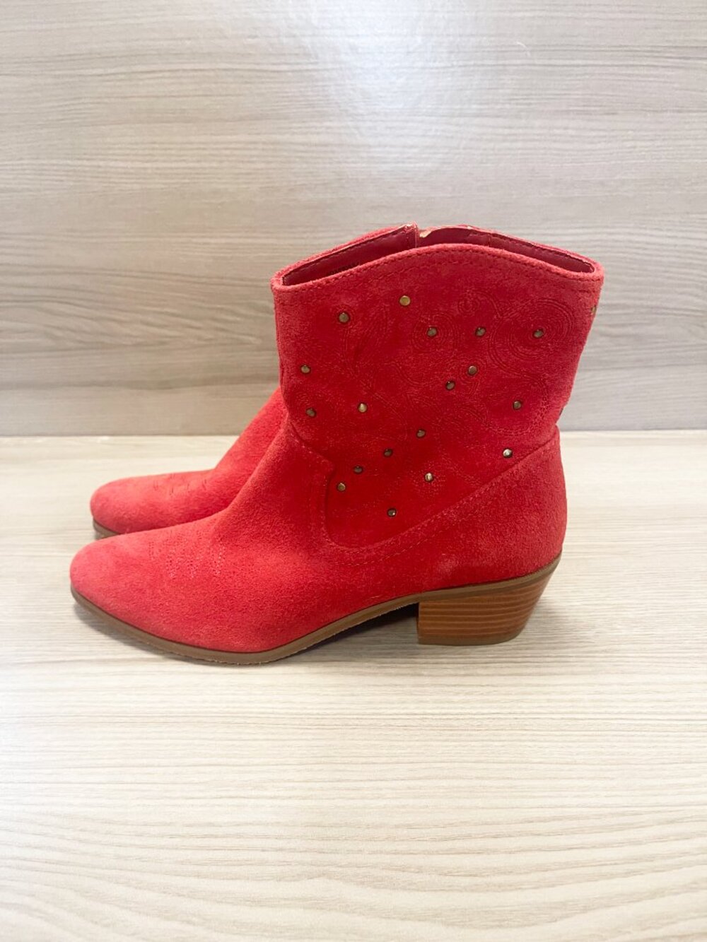 Bandolino Xerissa Red Suede Studded Western Ankle Boots Size 7M - Picture 13 of 16